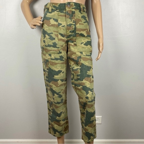 NEW FREE PEOPLE REVOLVE GREEN CAMO CROPPED PANTS - Picture 2 of 10